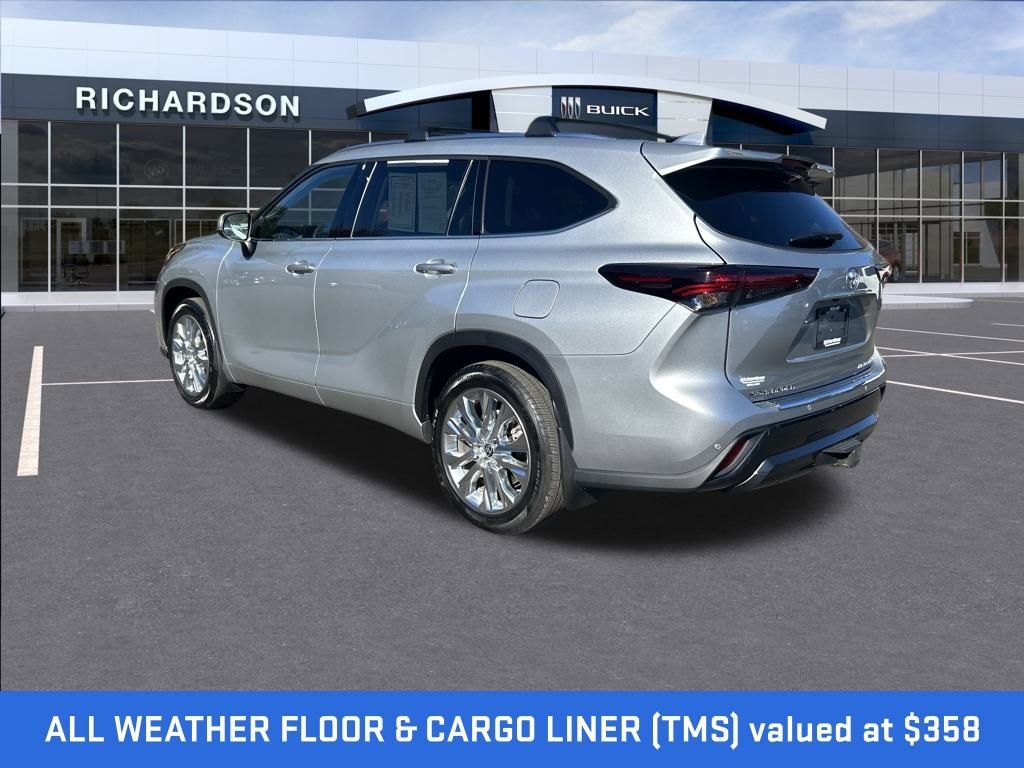 Used 2024 Toyota Highlander Limited image 3