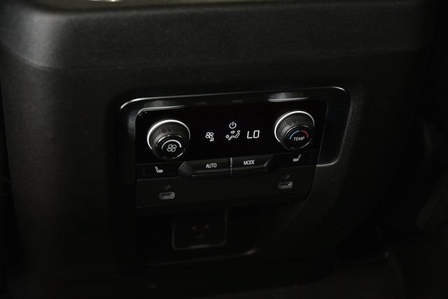 Used 2024 Chevrolet Suburban High Country AWD/4WD image 21
