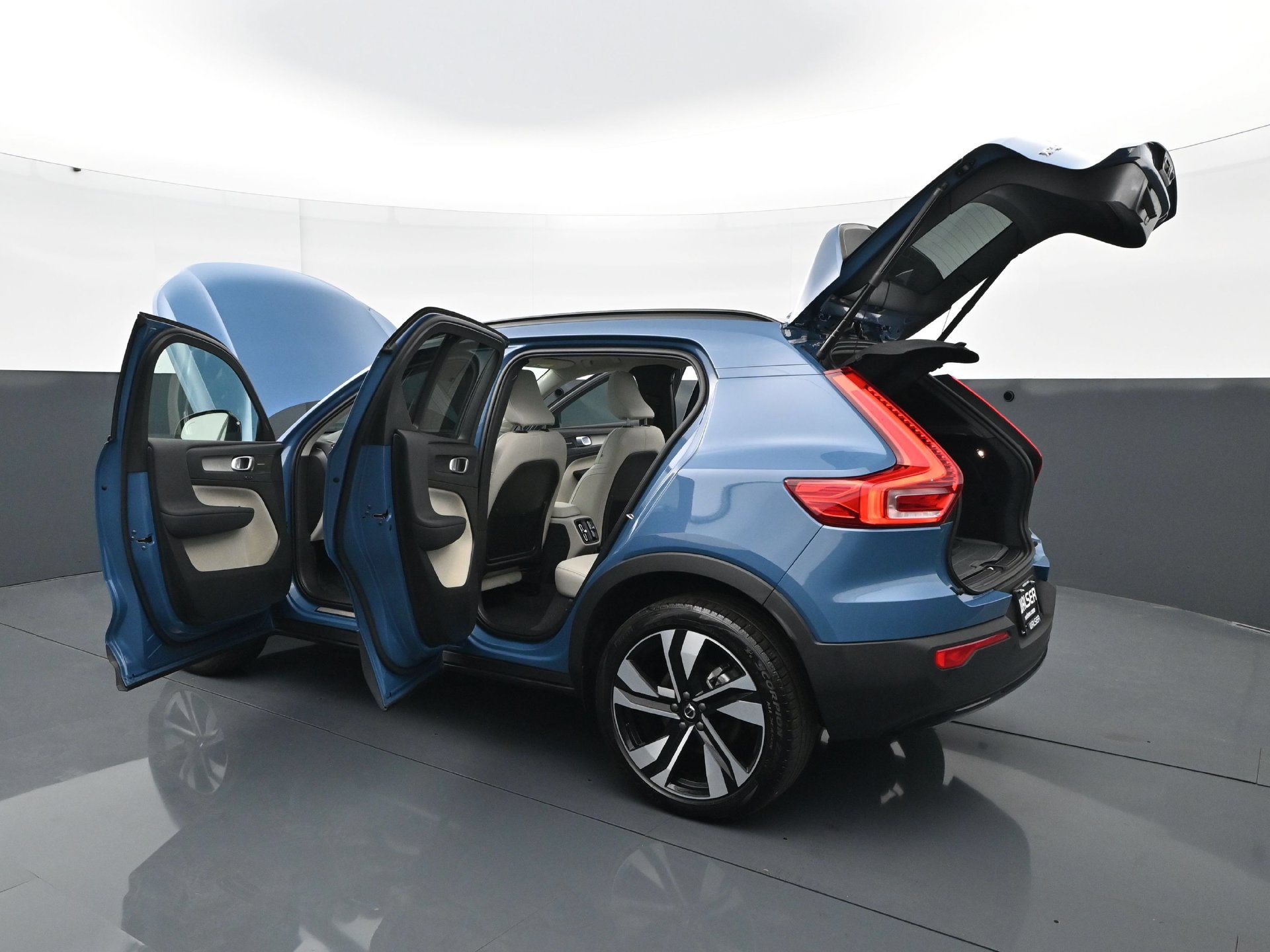 Used 2025 Volvo XC40 B5 Ultra w/ Climate Package AWD/4WD image 39