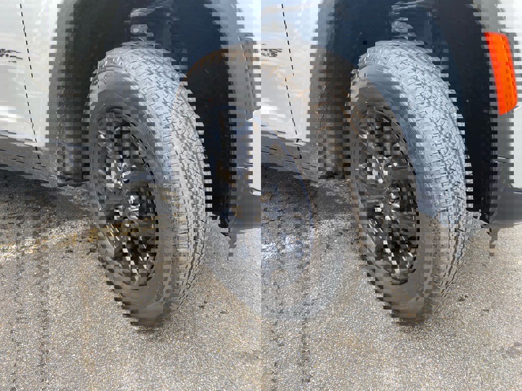 Used 2024 Jeep Grand Cherokee Altitude image 27