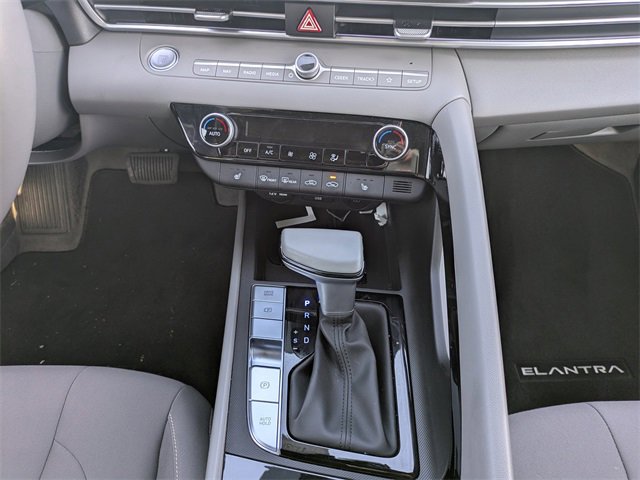 Certified 2025 Hyundai Elantra SEL image 18