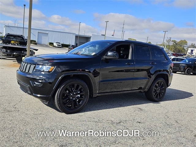 Used 2020 Jeep Grand Cherokee Altitude image 3