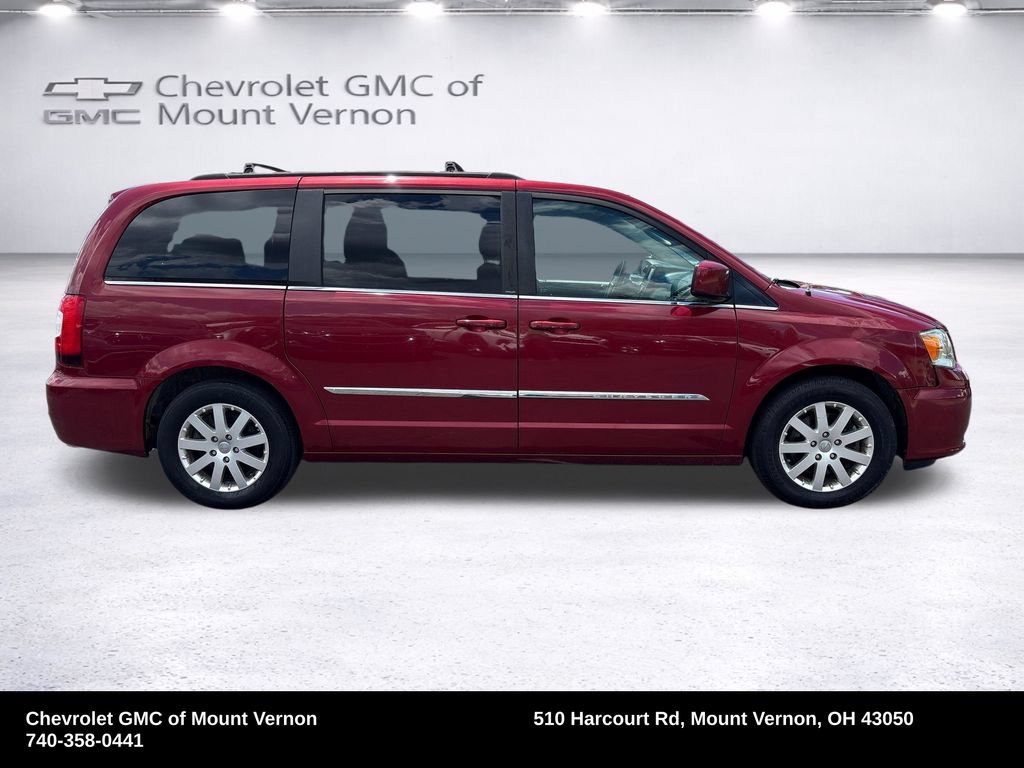 Used 2013 Chrysler Town & Country Touring FWD image 7