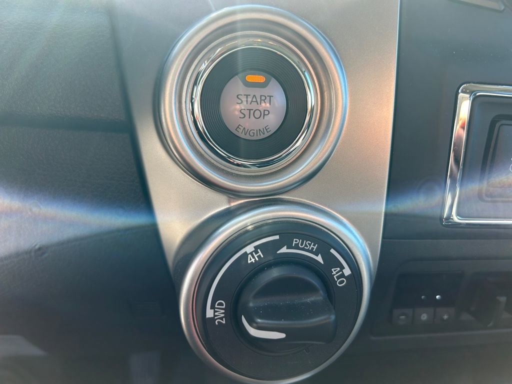 Used 2020 Nissan Titan SV w/ SV Convenience Package image 24