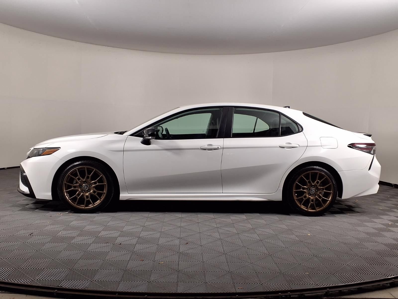 Used 2023 Toyota Camry SE w/ Convenience Package FWD image 4