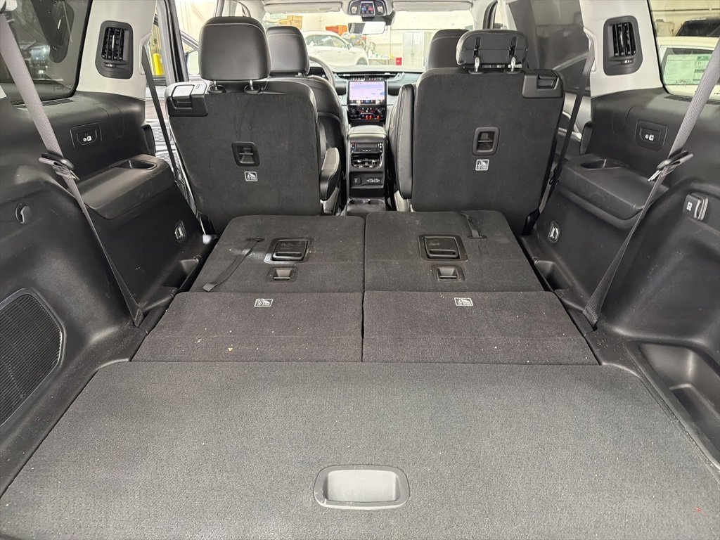 Used 2023 Jeep Grand Cherokee L Limited w/ Luxury Tech Group II image 25