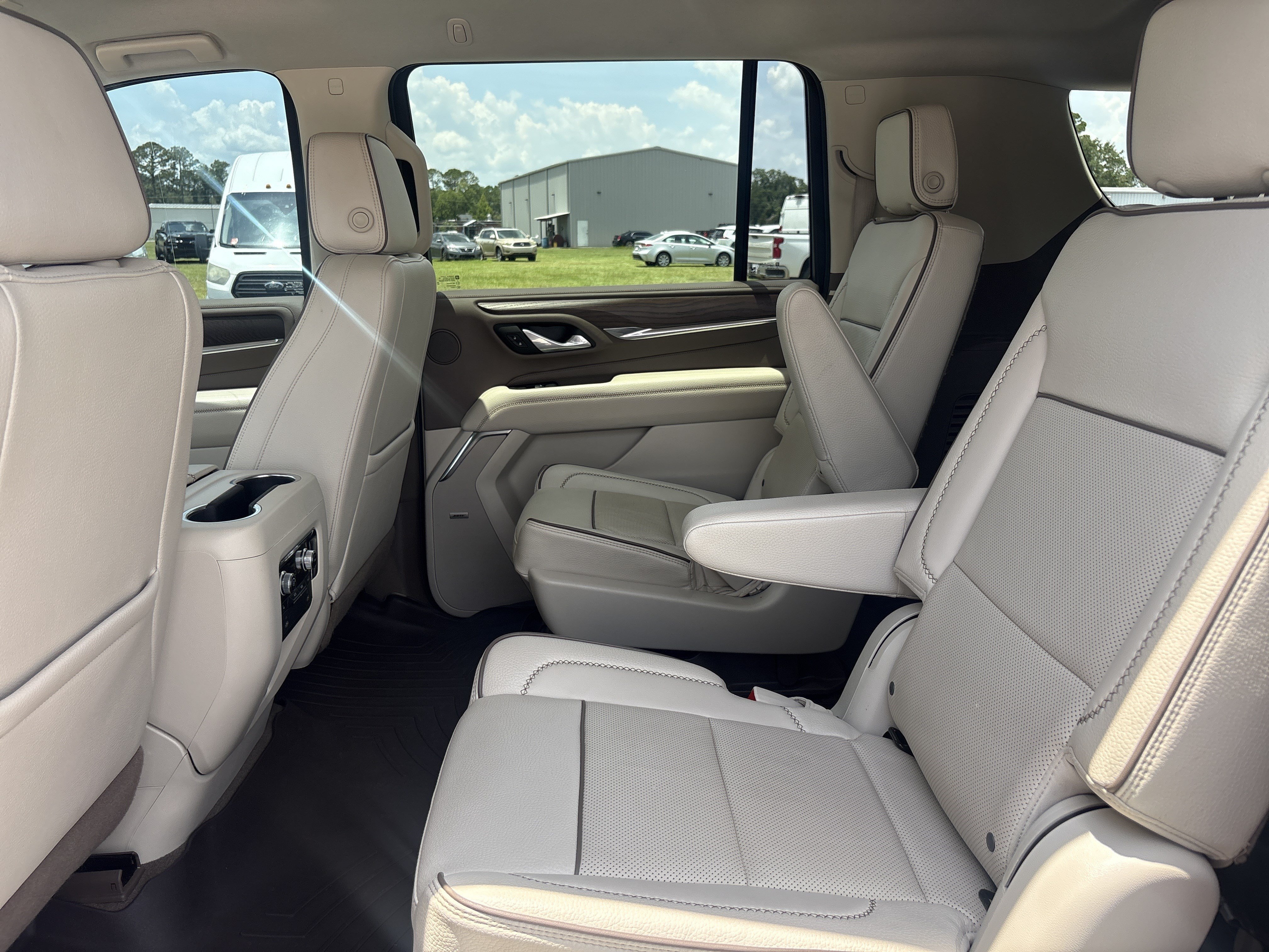 Used 2022 GMC Yukon XL Denali RWD image 18