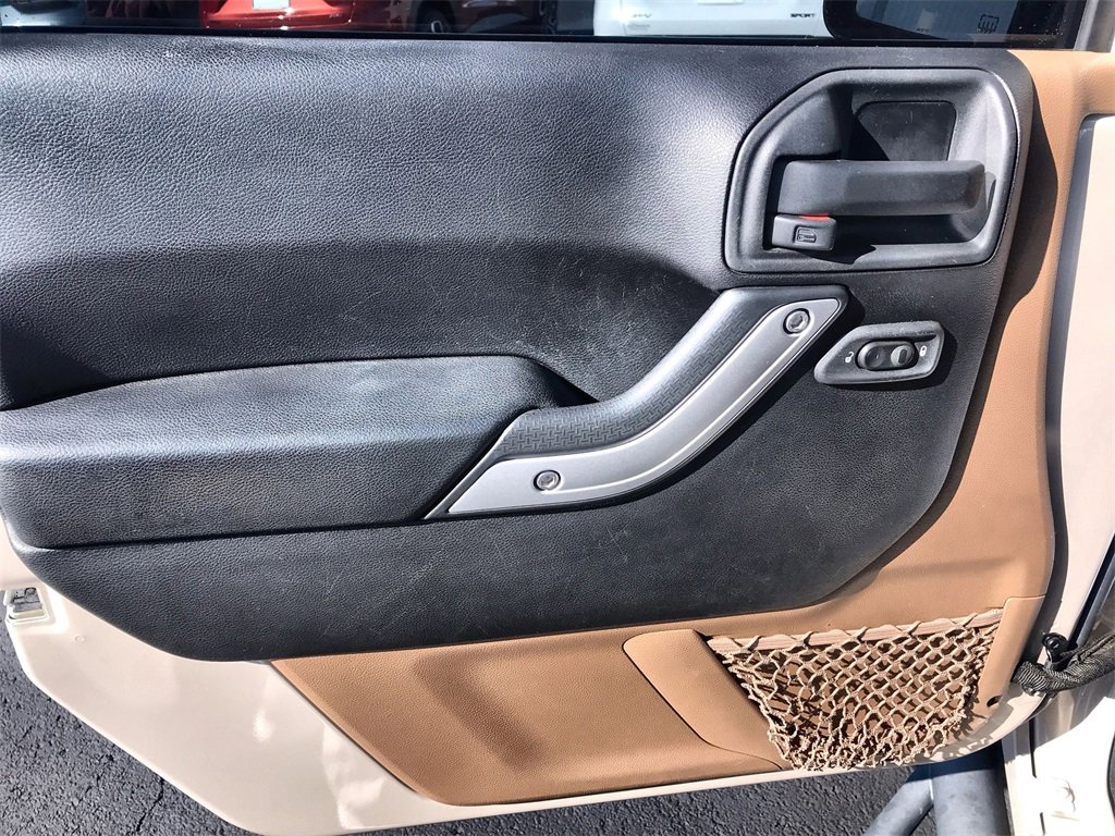 Used 2016 Jeep Wrangler Unlimited Sahara image 13