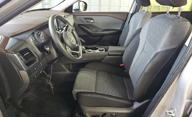 Used 2023 Nissan Rogue SV AWD/4WD image 3
