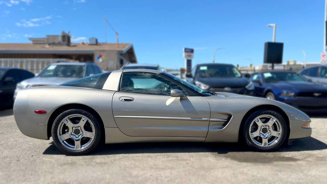 Used 1998 Chevrolet Corvette Coupe w/ Memory Pkg RWD image 3