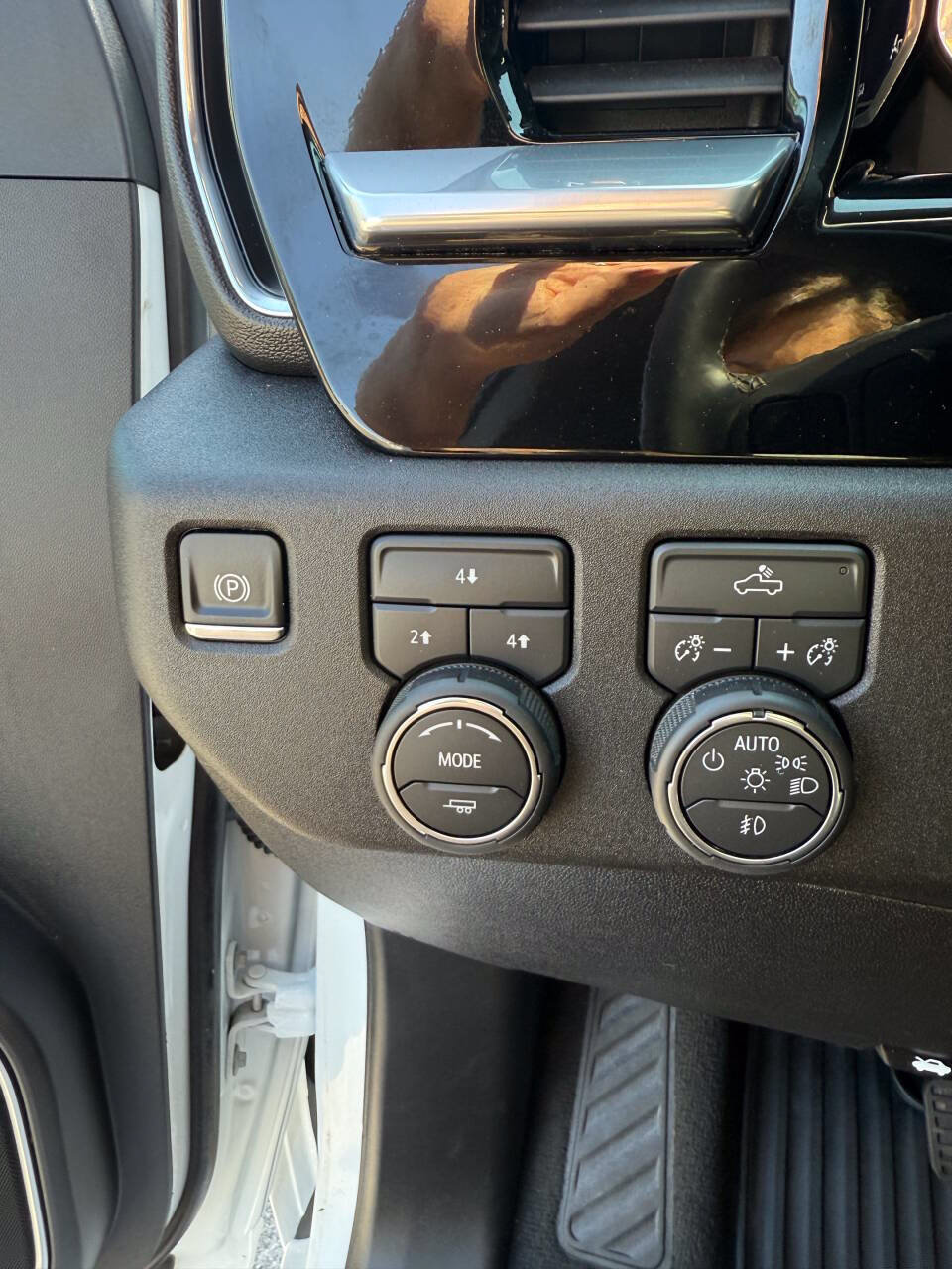 Used 2025 Chevrolet Silverado 2500 LT w/ Convenience Package AWD/4WD image 13
