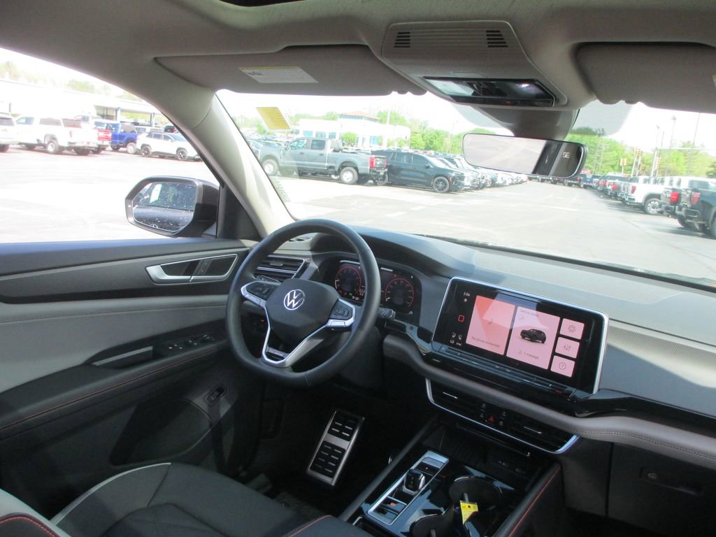 Used 2025 Volkswagen Atlas Peak Edition SE AWD/4WD image 23