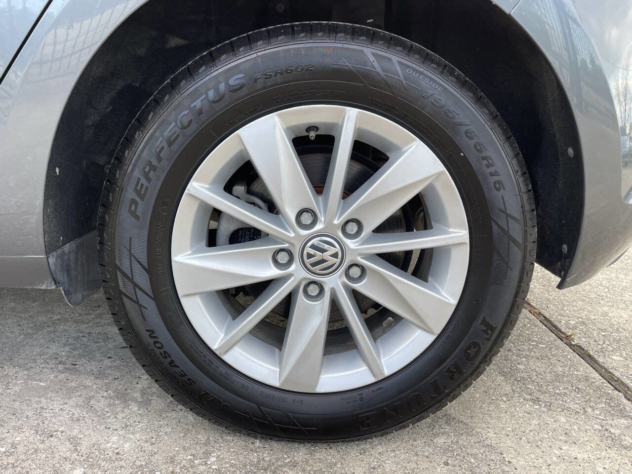 Used 2015 Volkswagen Golf S image 33