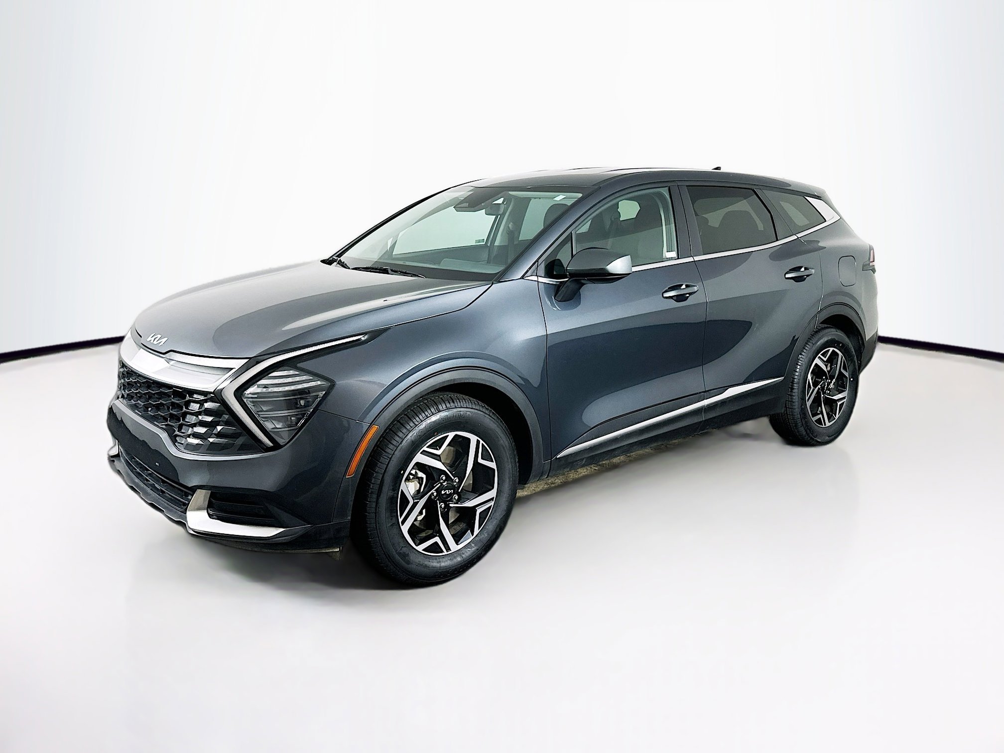 Used 2024 Kia Sportage LX image 3