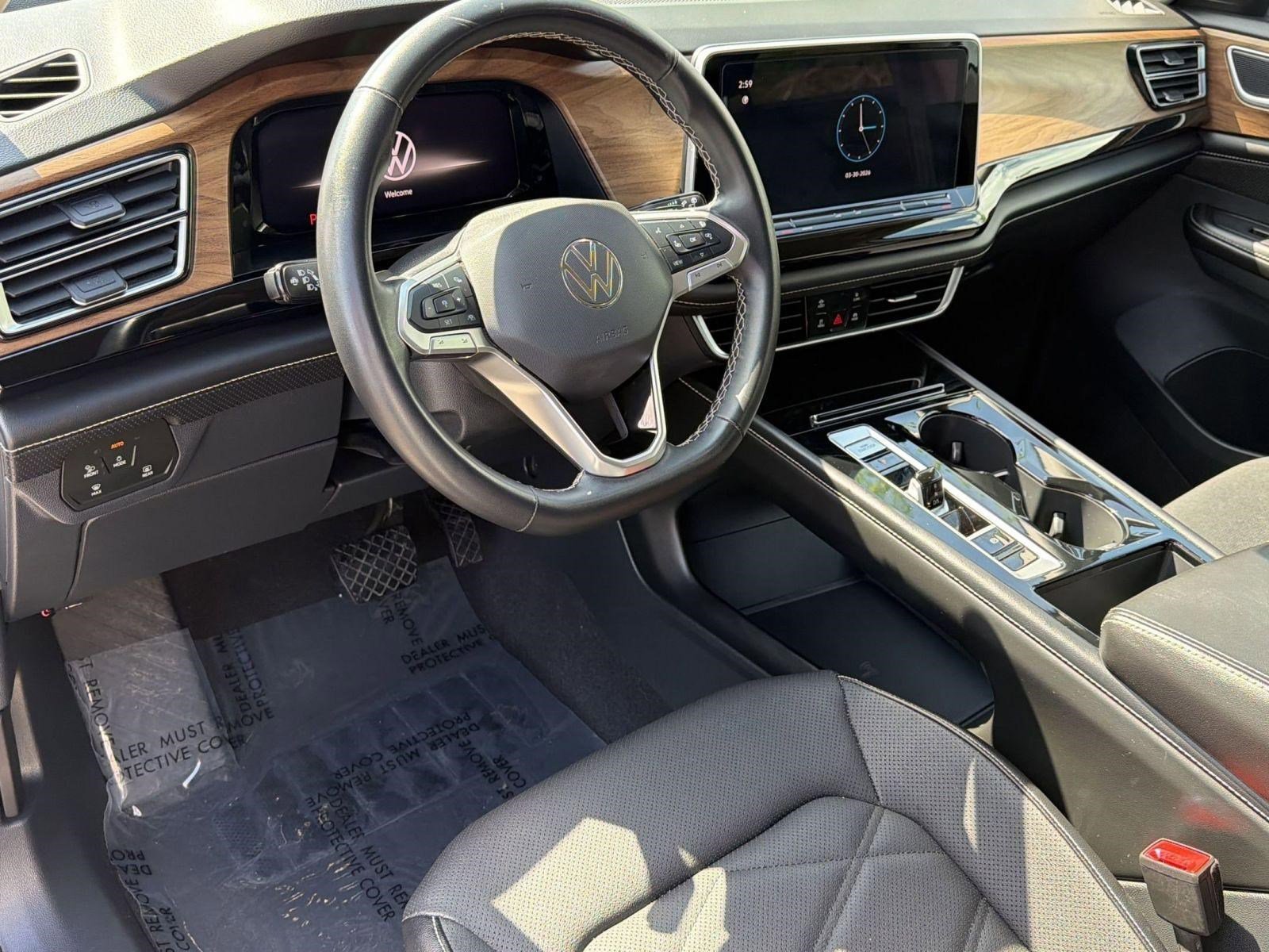 Used 2024 Volkswagen Atlas SE FWD image 4