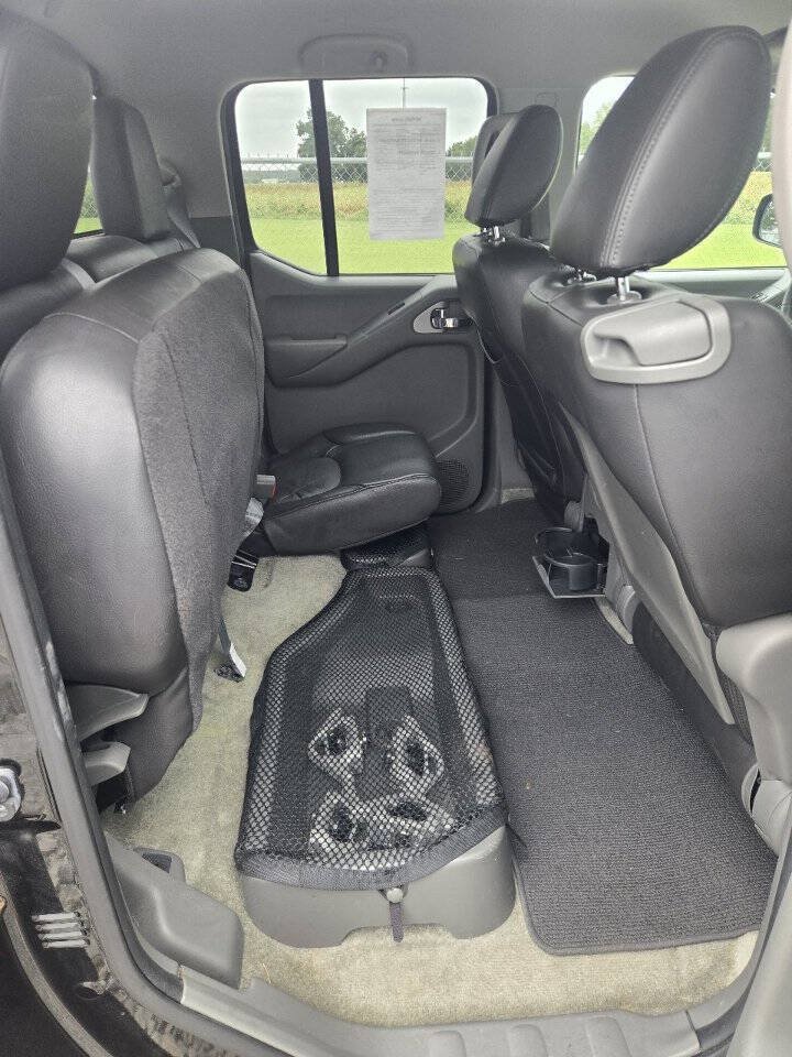 Used 2014 Nissan Frontier SV w/ SV Value Truck Package AWD/4WD image 6