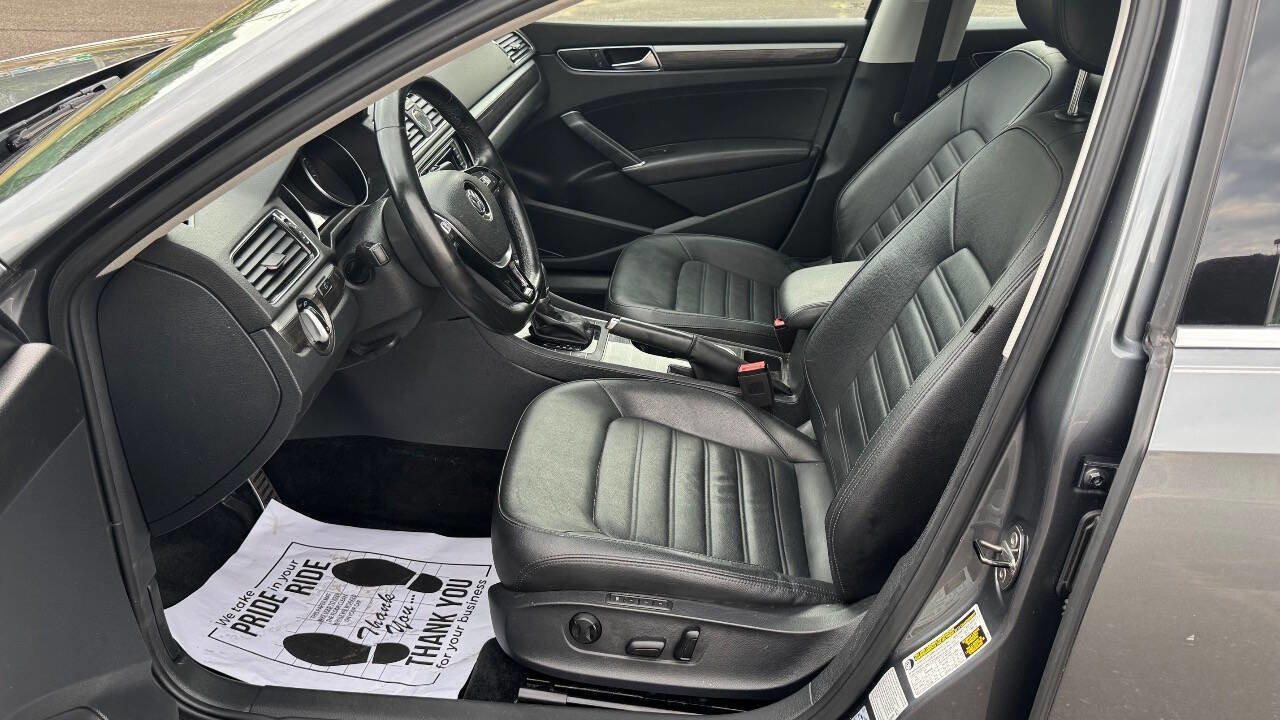 Used 2017 Volkswagen Passat 1.8T SEL Premium FWD image 16