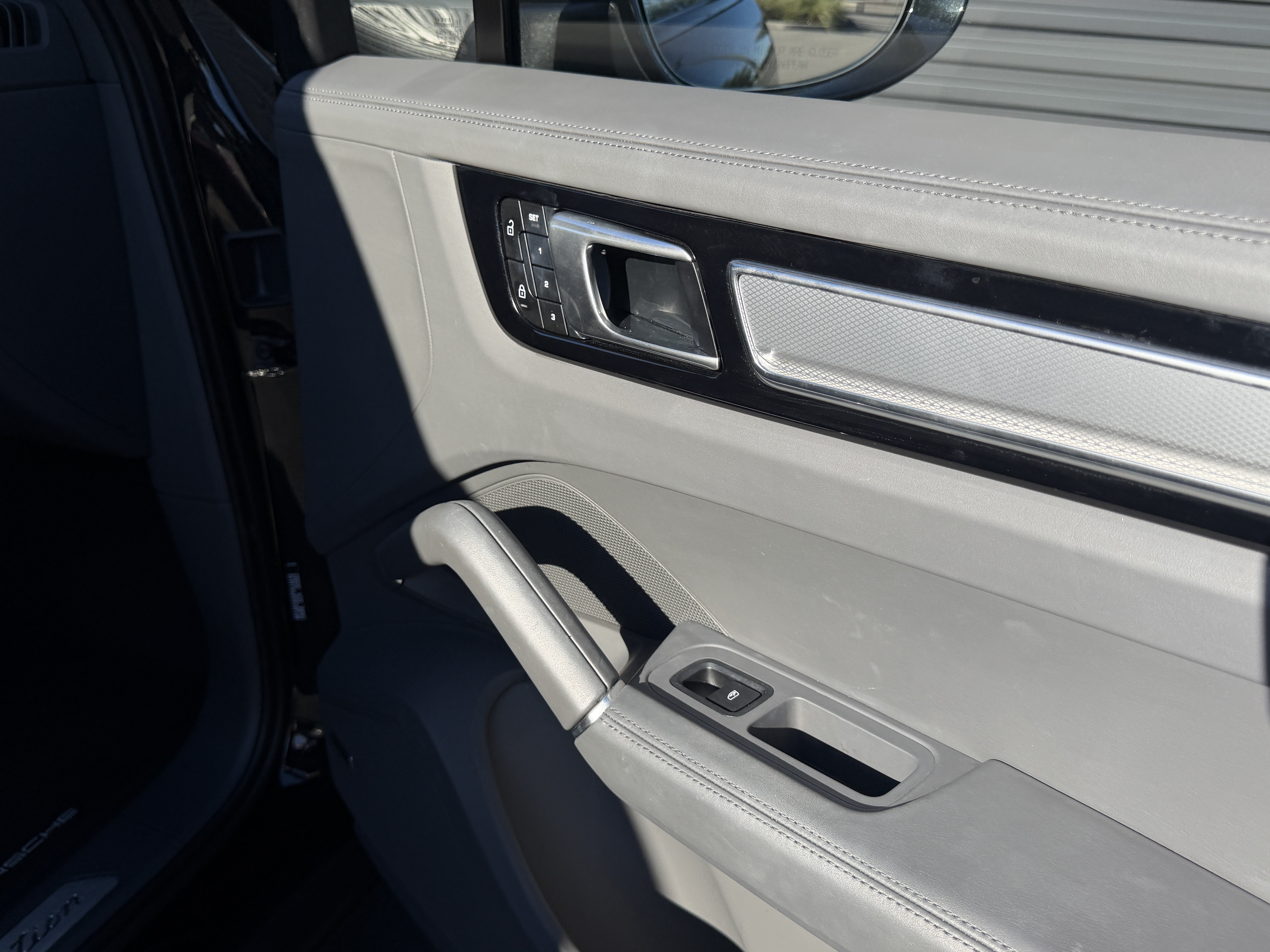 Used 2023 Porsche Cayenne S Platinum AWD/4WD image 19