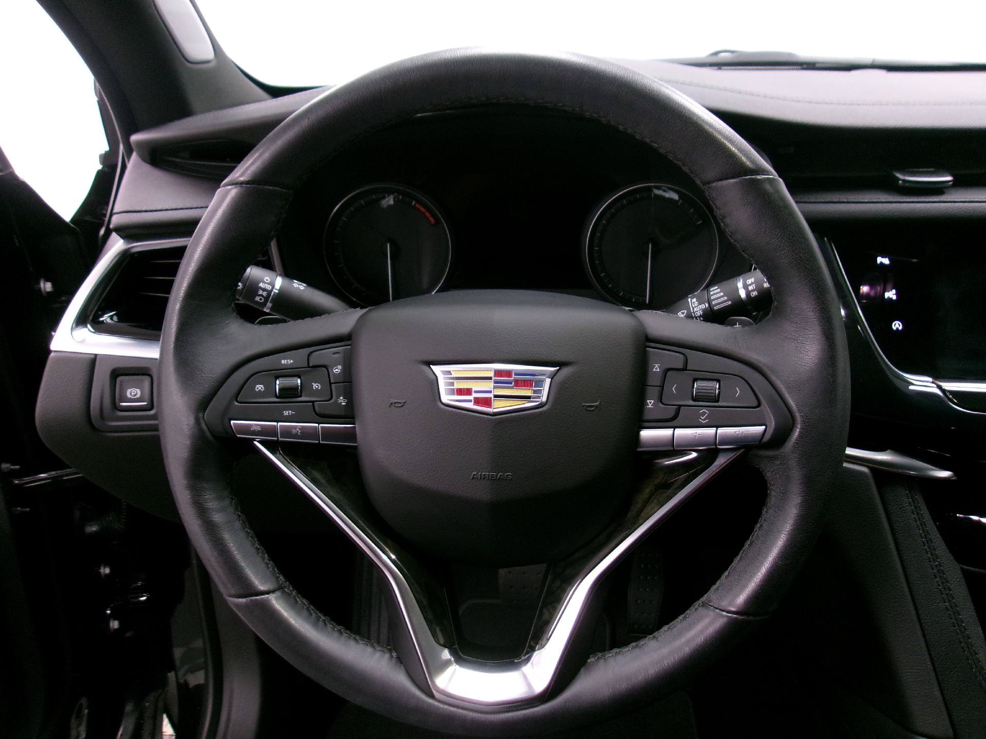 Used 2024 Cadillac XT6 Premium Luxury w/ Technology Package AWD/4WD image 7
