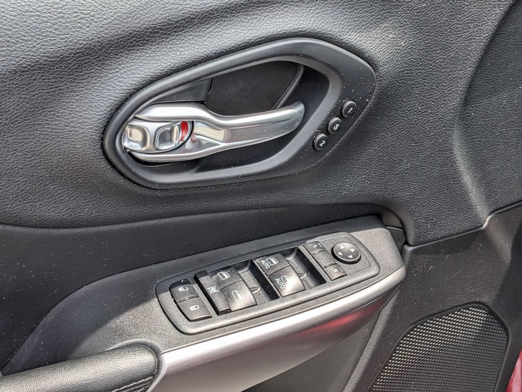 Certified 2019 Jeep Cherokee Limited AWD/4WD image 12
