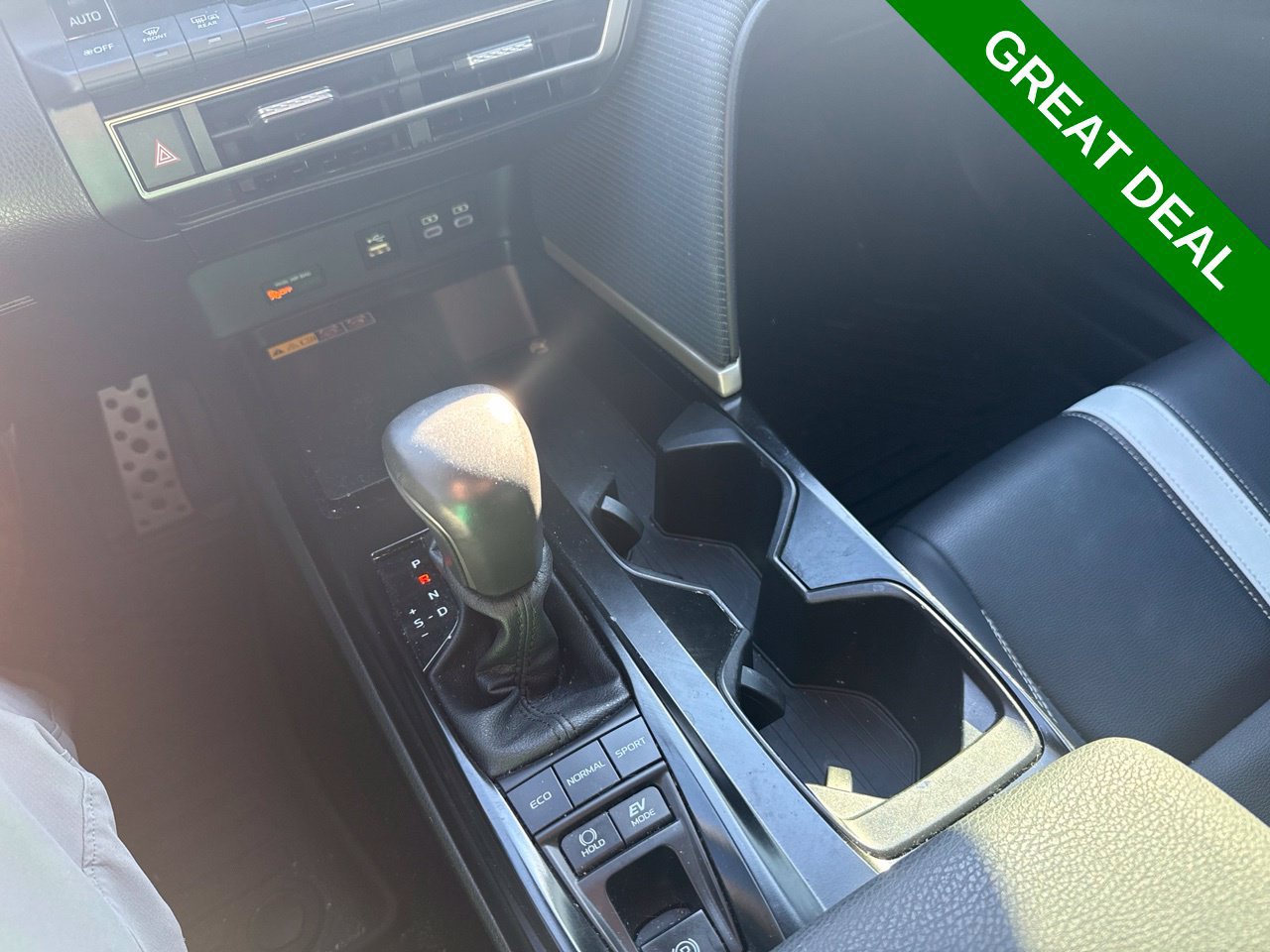 Used 2025 Toyota Camry SE w/ Multimedia Upgrade Package AWD/4WD image 32