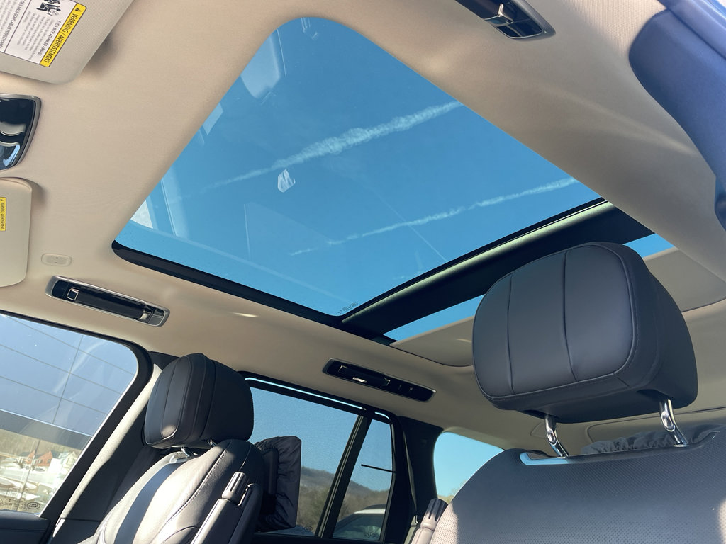 Used 2023 Land Rover Range Rover SE image 13