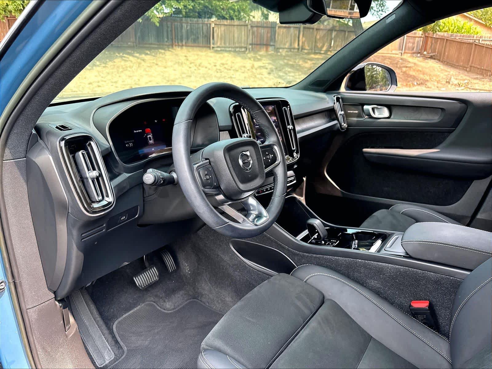 Used 2023 Volvo XC40 Recharge Ultimate AWD/4WD image 17