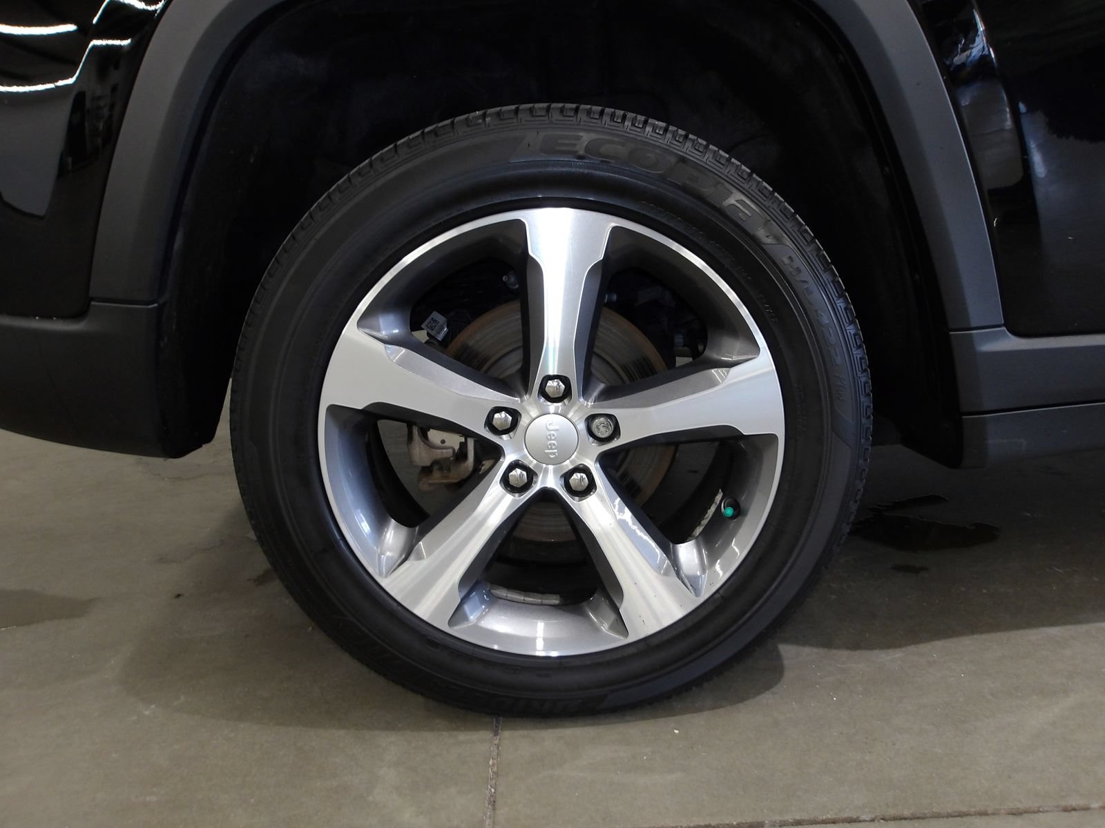 Used 2023 Jeep Grand Cherokee Limited w/ Luxury Tech Group II AWD/4WD image 21