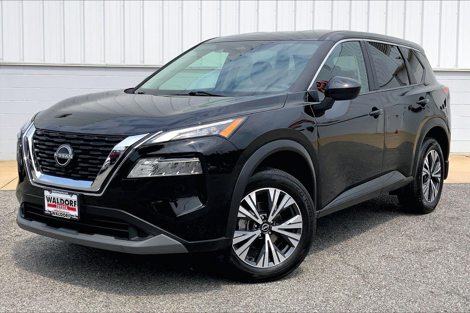 Used 2023 Nissan Rogue SV AWD/4WD image 2