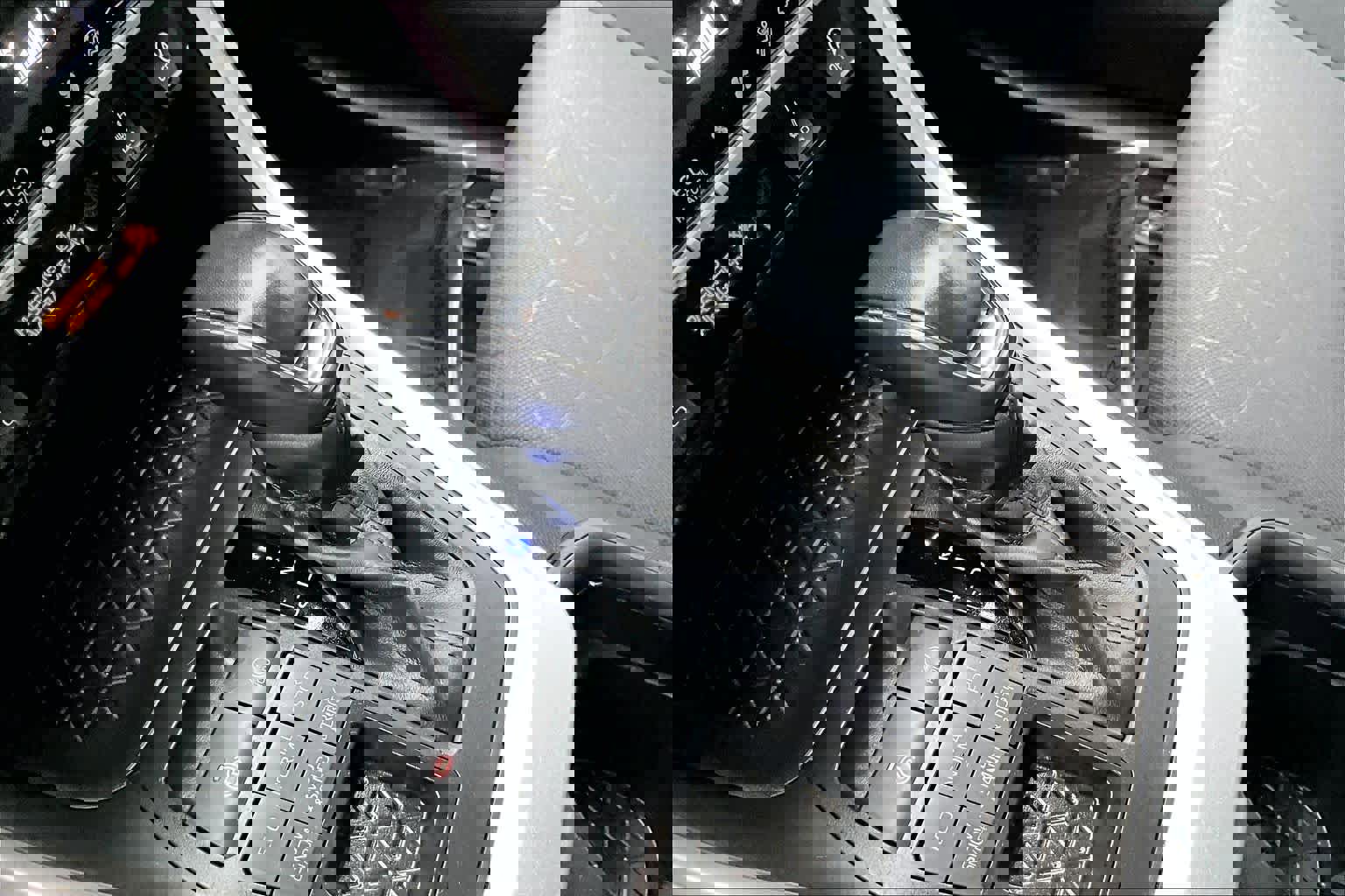 Used 2020 Toyota RAV4 XLE w/ Convenience Package image 16