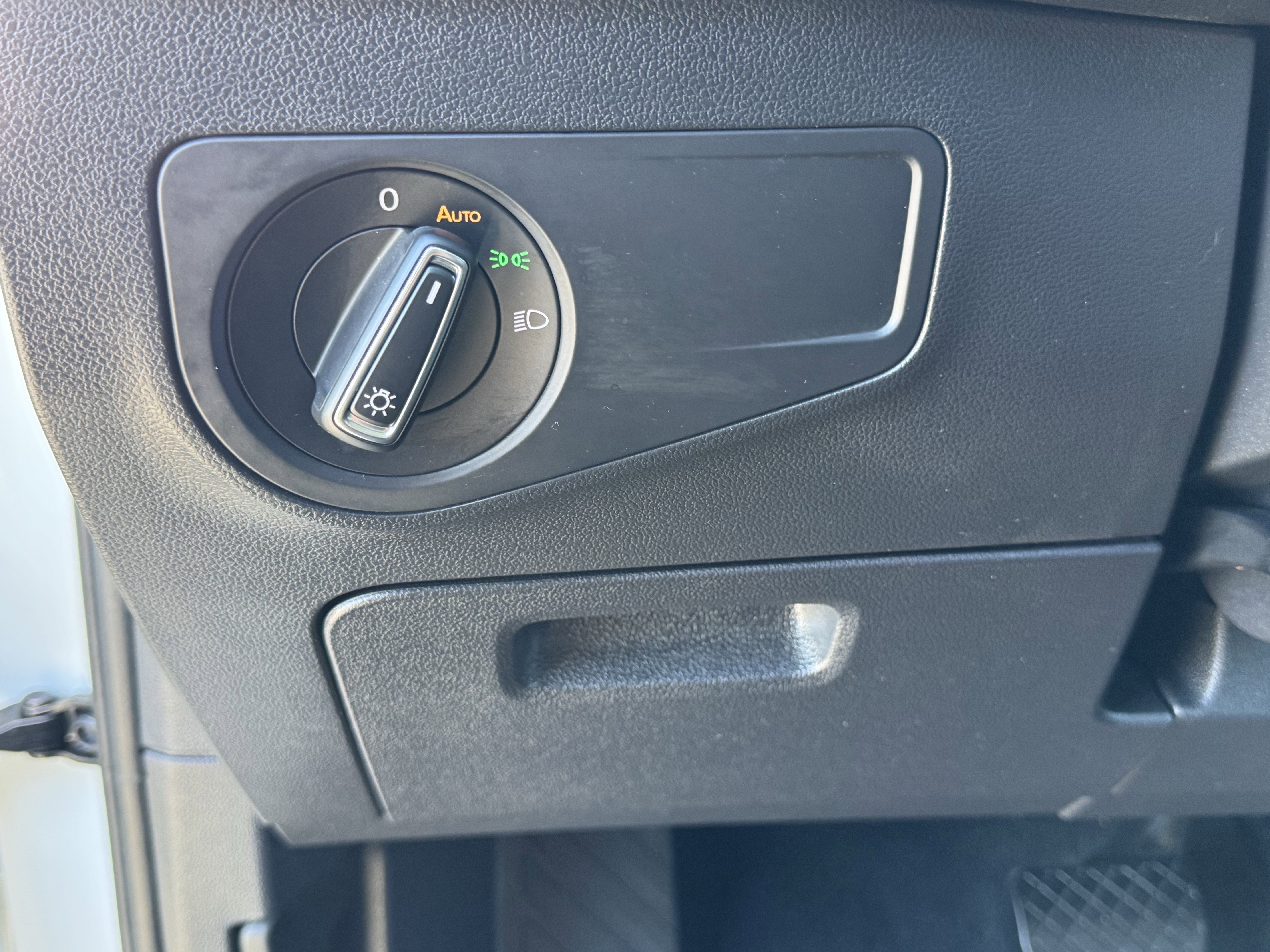 Certified 2019 Volkswagen Tiguan SE w/ Panoramic Sunroof Package image 30