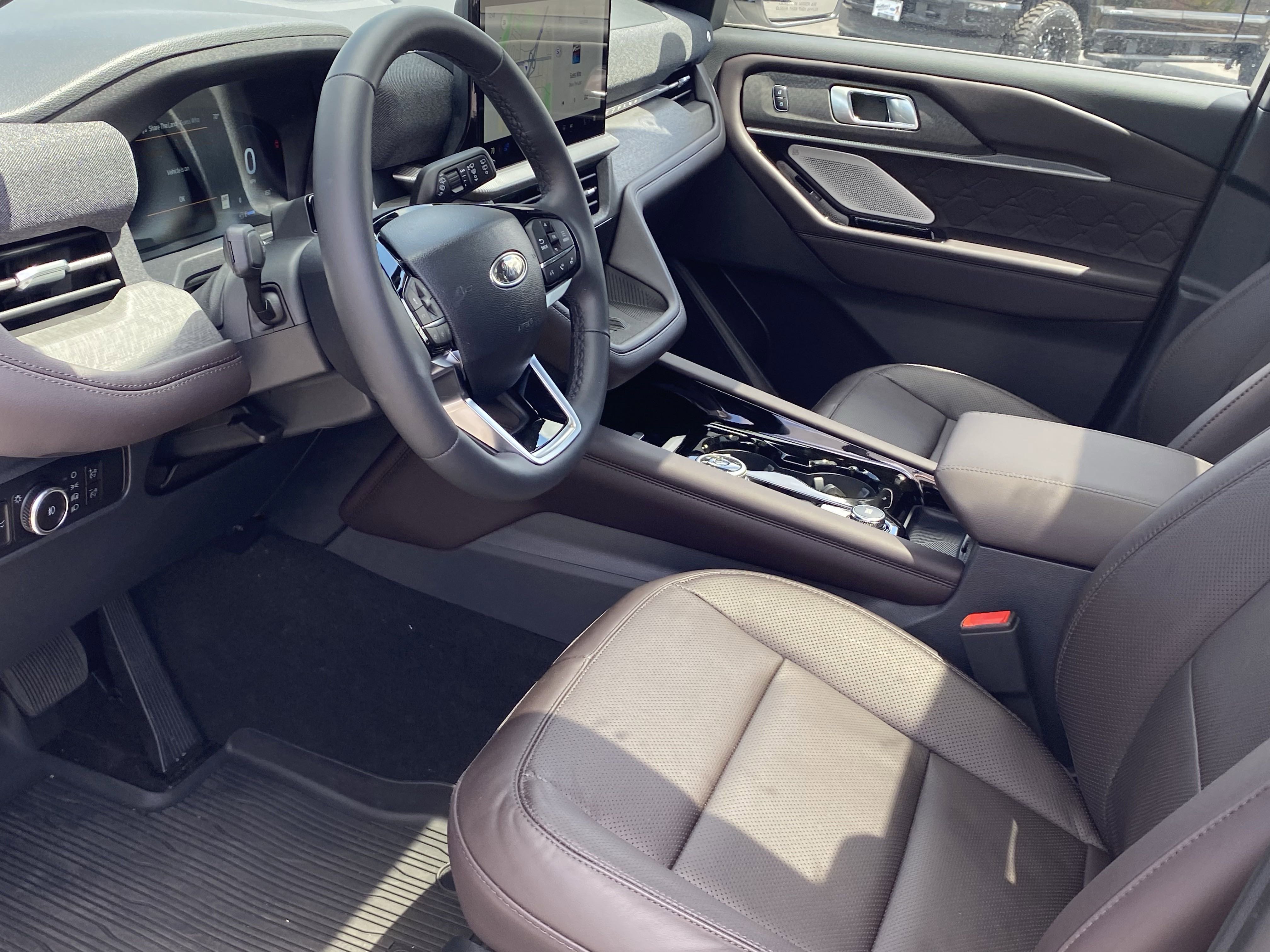 New 2025 Ford Explorer Platinum w/ LUX Leather Package image 7