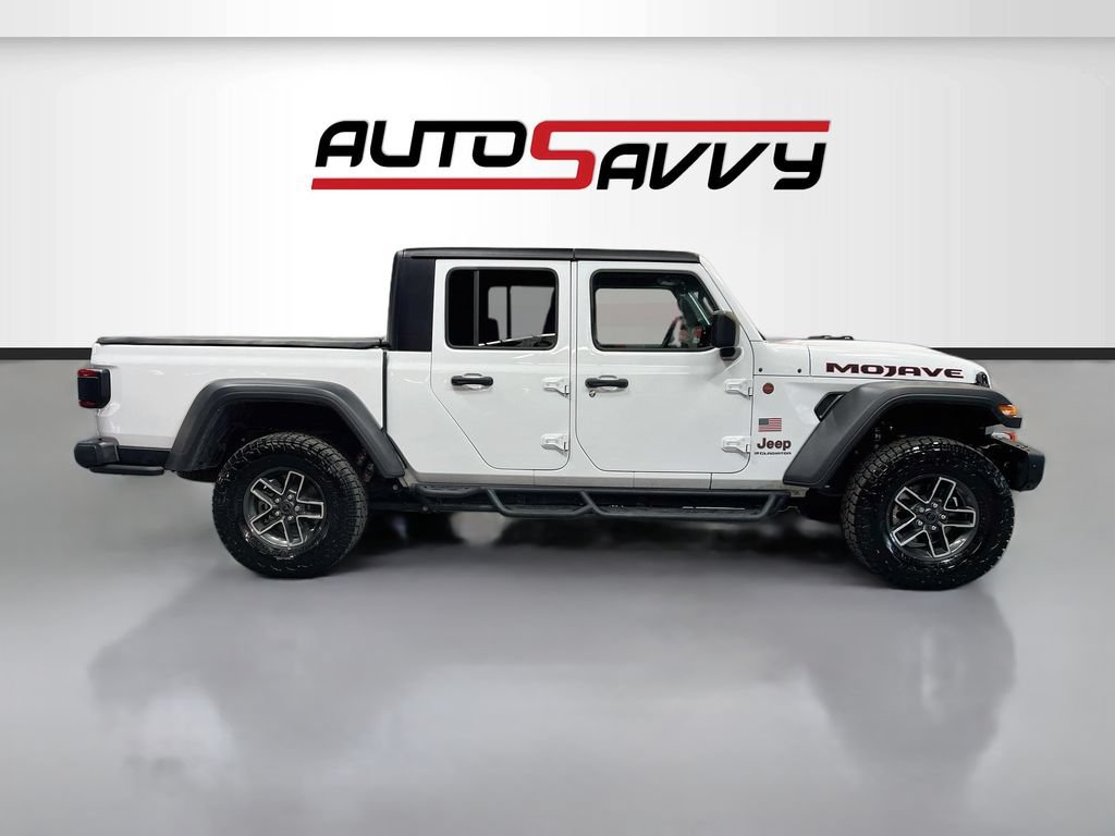 Used 2024 Jeep Gladiator Mojave w/ Technology Group AWD/4WD image 8