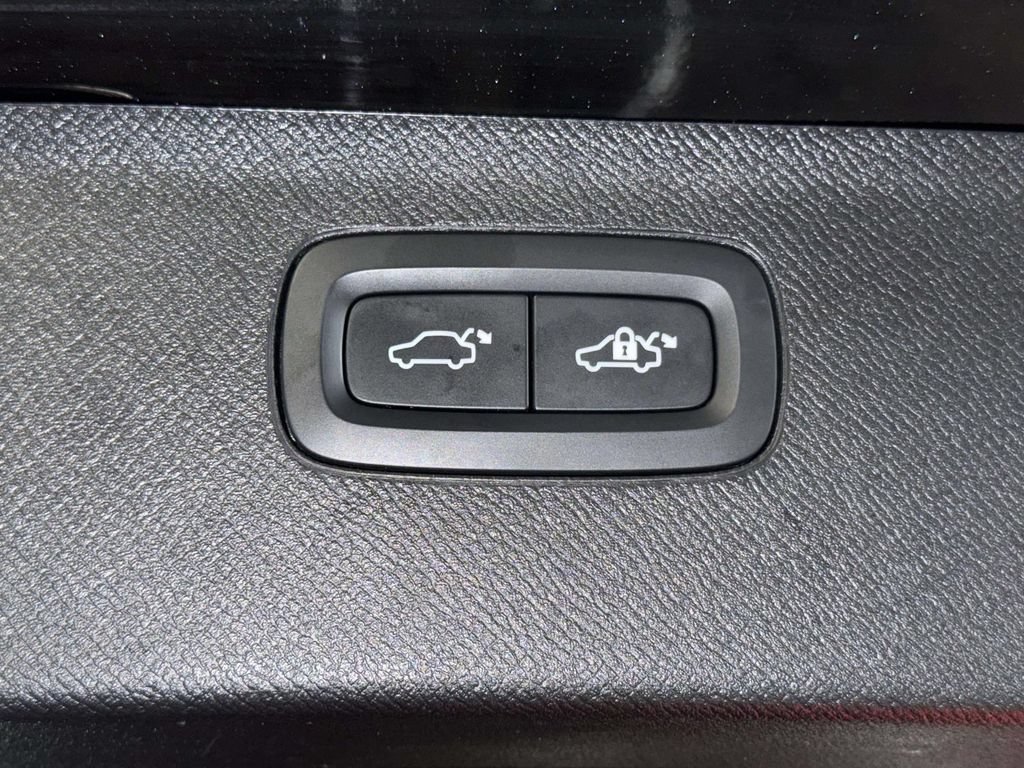 Used 2024 Volvo XC90 T8 Ultimate AWD/4WD image 19