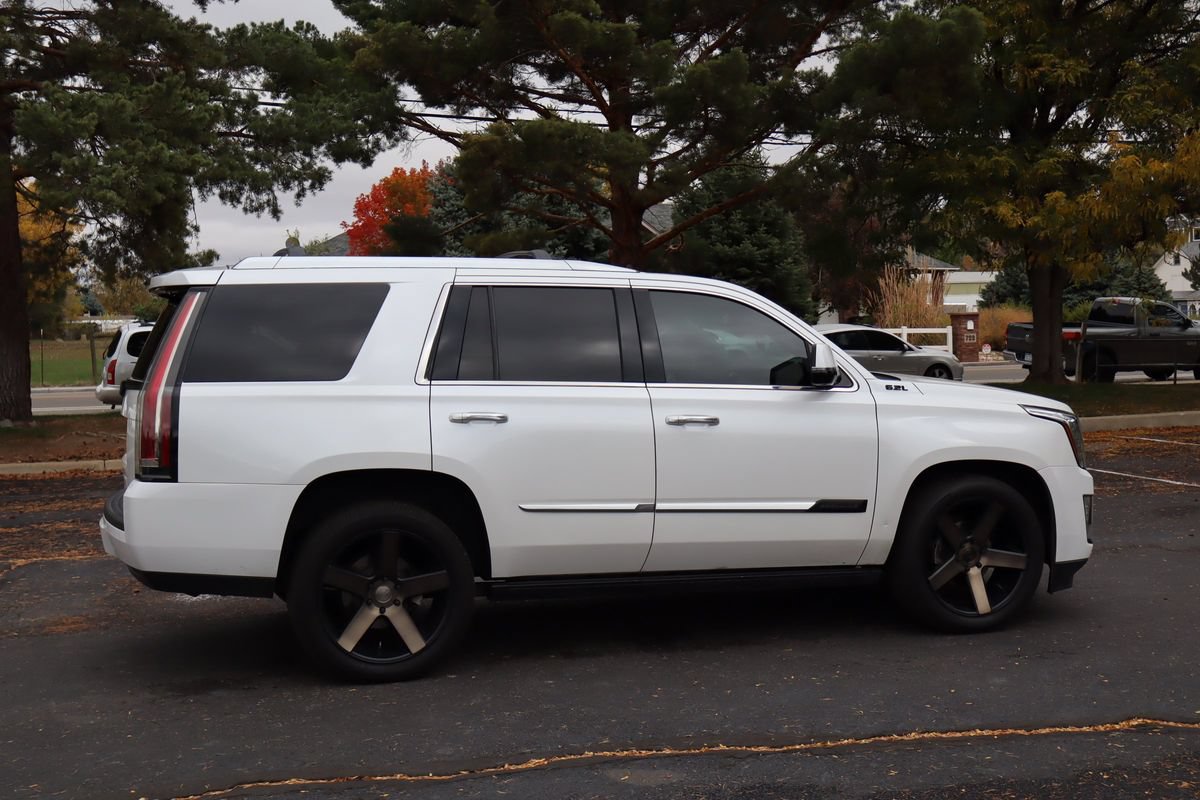 Used 2016 Cadillac Escalade Premium AWD/4WD image 4