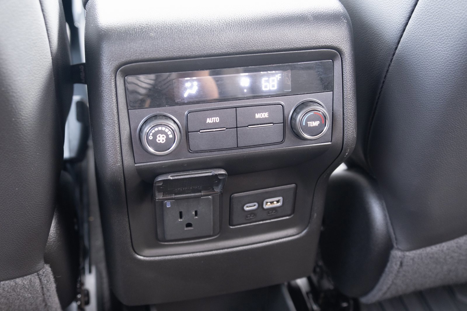 Used 2023 GMC Acadia SLT image 18