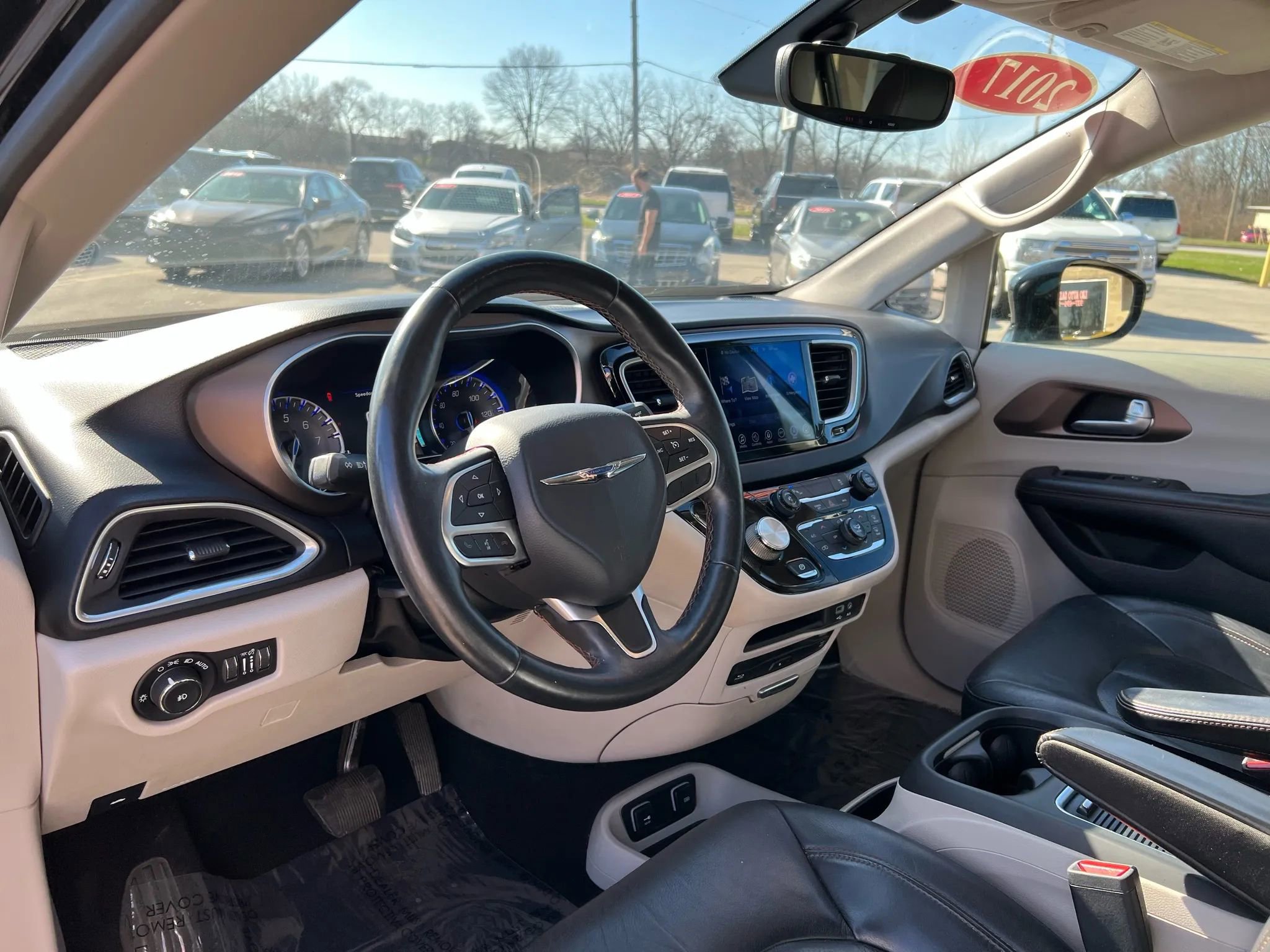 Used 2017 Chrysler Pacifica Touring-L Plus w/ Tire & Wheel Group image 14