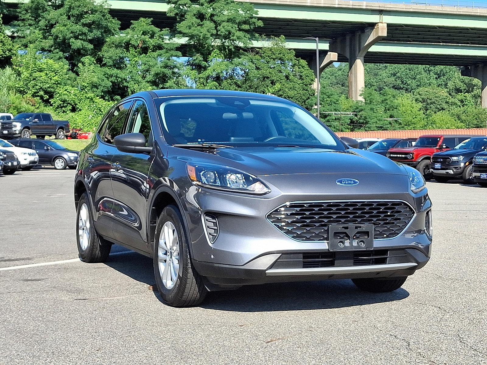 Certified 2022 Ford Escape SE image 2