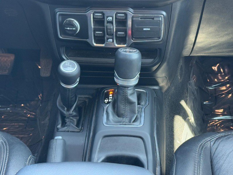 Used 2019 Jeep Wrangler Unlimited Sahara AWD/4WD image 14