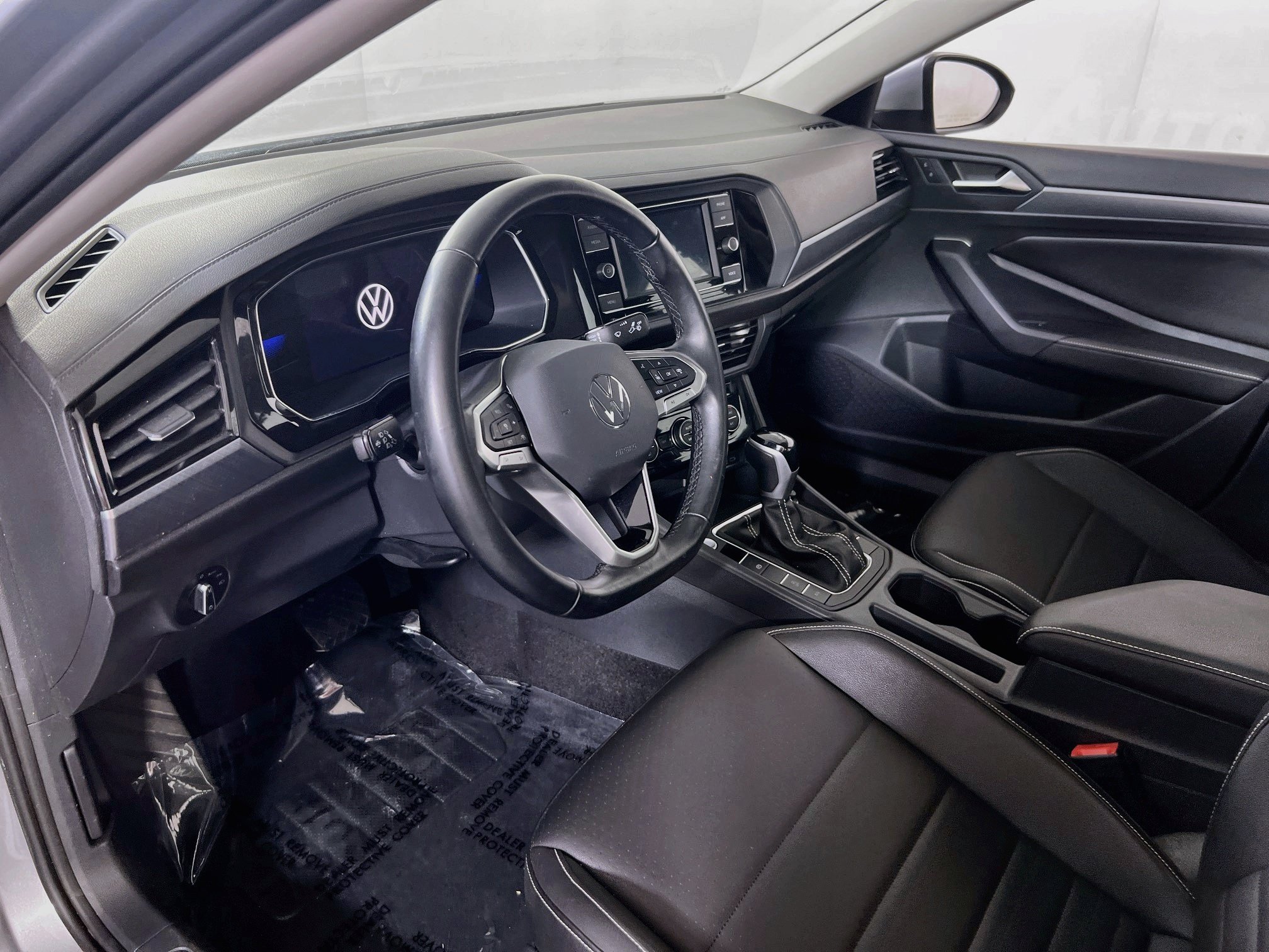 Used 2023 Volkswagen Jetta SE FWD image 9