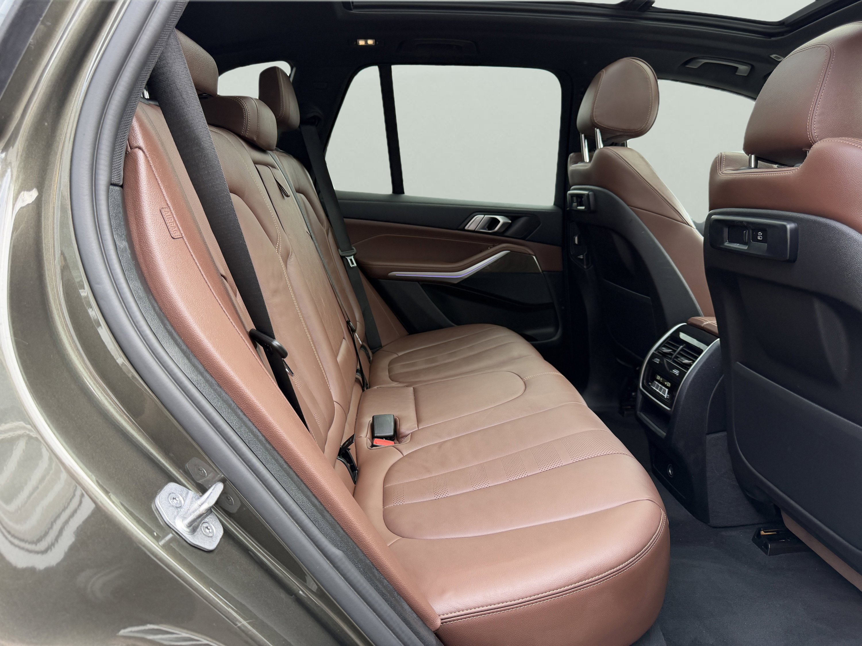 Used 2022 BMW X5 xDrive40i w/ Premium Package AWD/4WD image 39