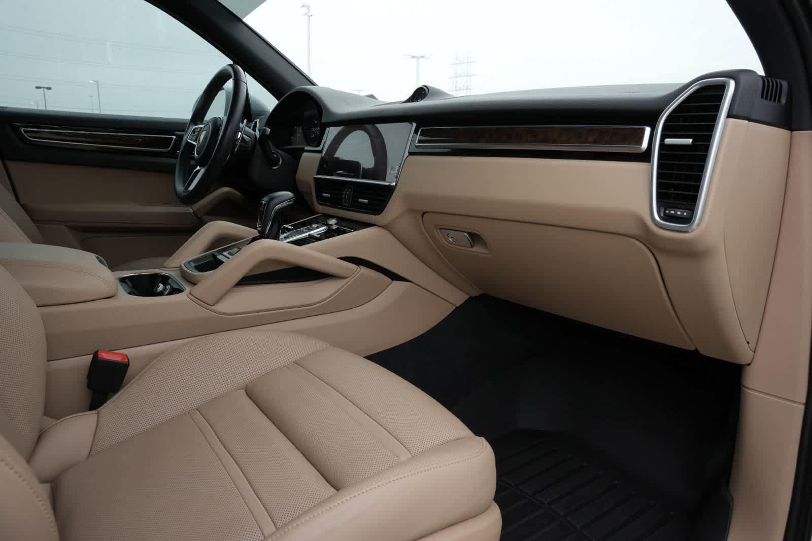 Used 2023 Porsche Cayenne Platinum Edition AWD/4WD image 21