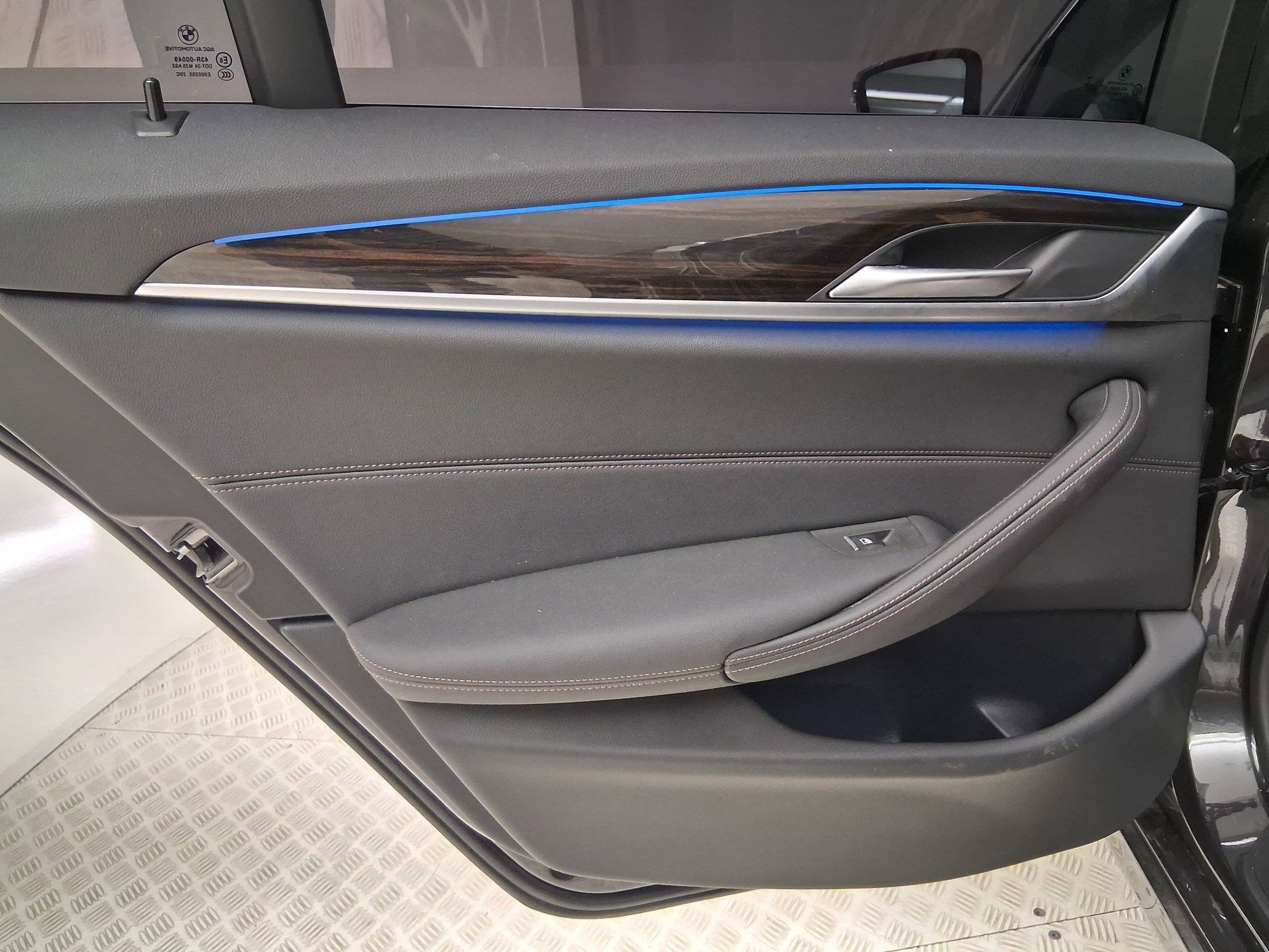 Used 2023 BMW 530e w/ Convenience Package RWD image 22