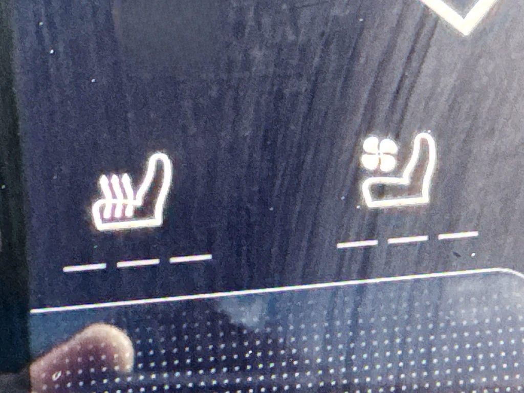 Used 2022 Porsche Taycan image 22