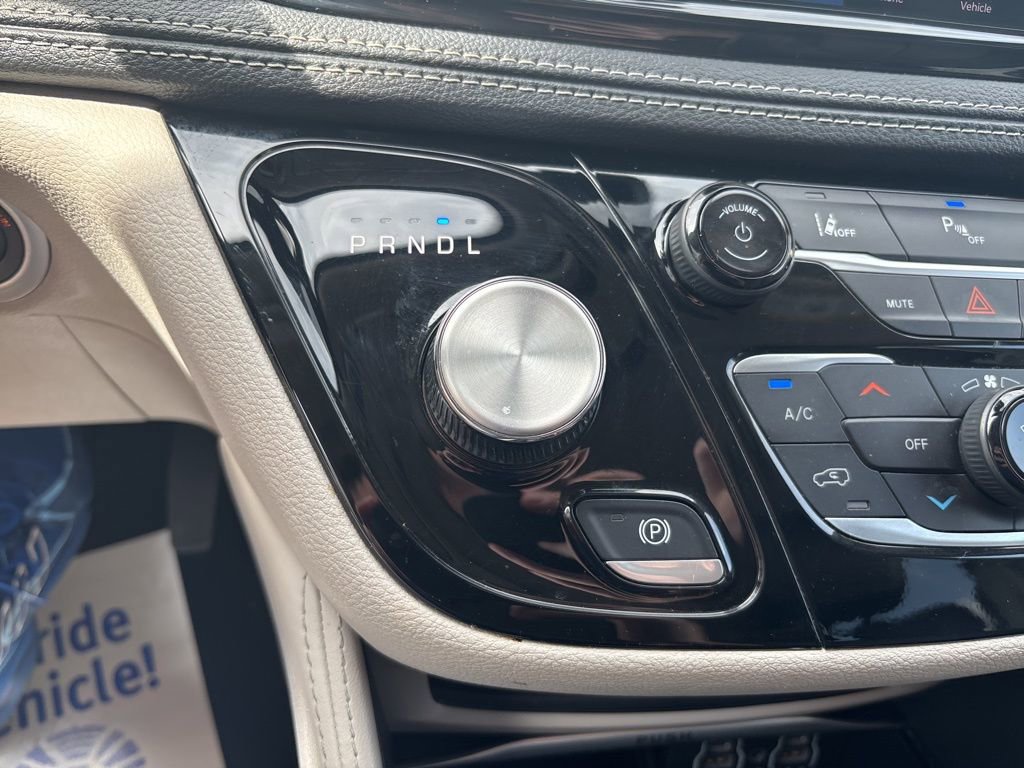 Used 2023 Chrysler Pacifica Limited image 66
