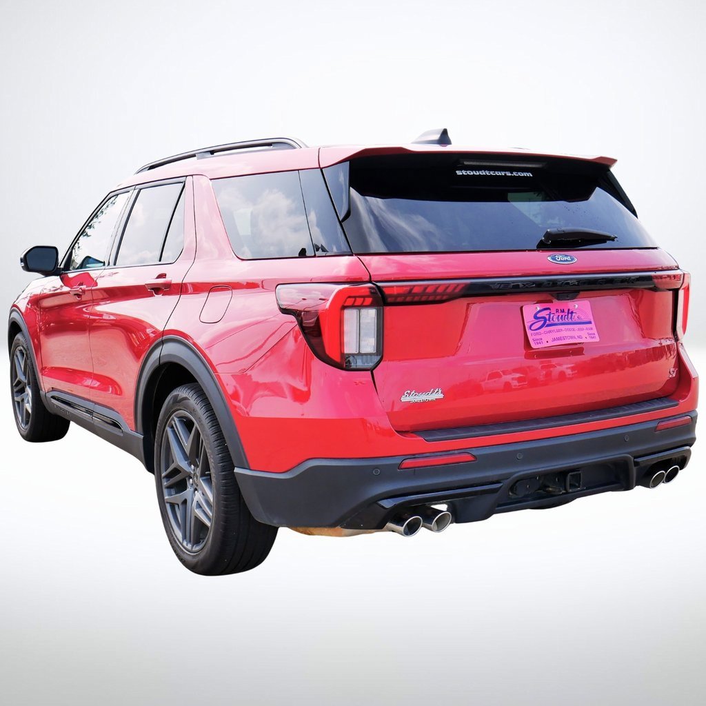 Used 2025 Ford Explorer ST image 2