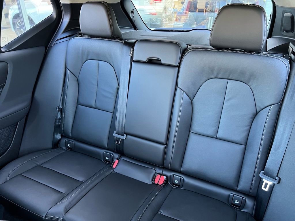 New 2026 Volvo XC40 B5 Plus w/ Protection Package Premier AWD/4WD image 18