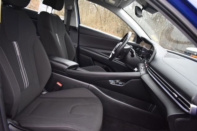 Used 2025 Hyundai Elantra SEL image 12