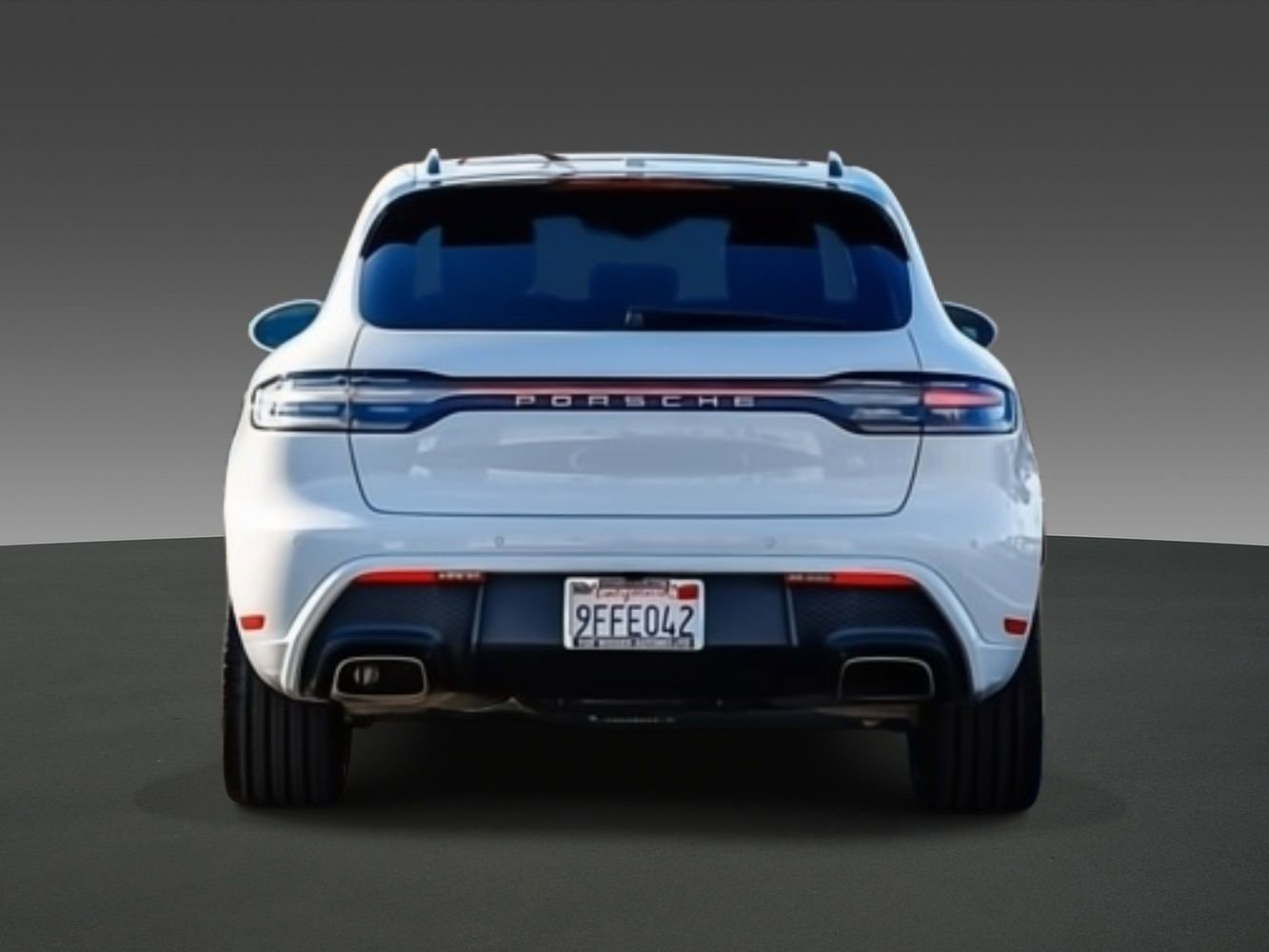 Used 2023 Porsche Macan image 3