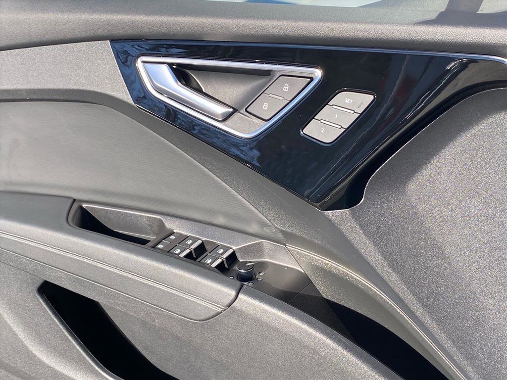 Used 2023 Audi Q4 e-tron Premium Plus w/ Premium Plus image 18